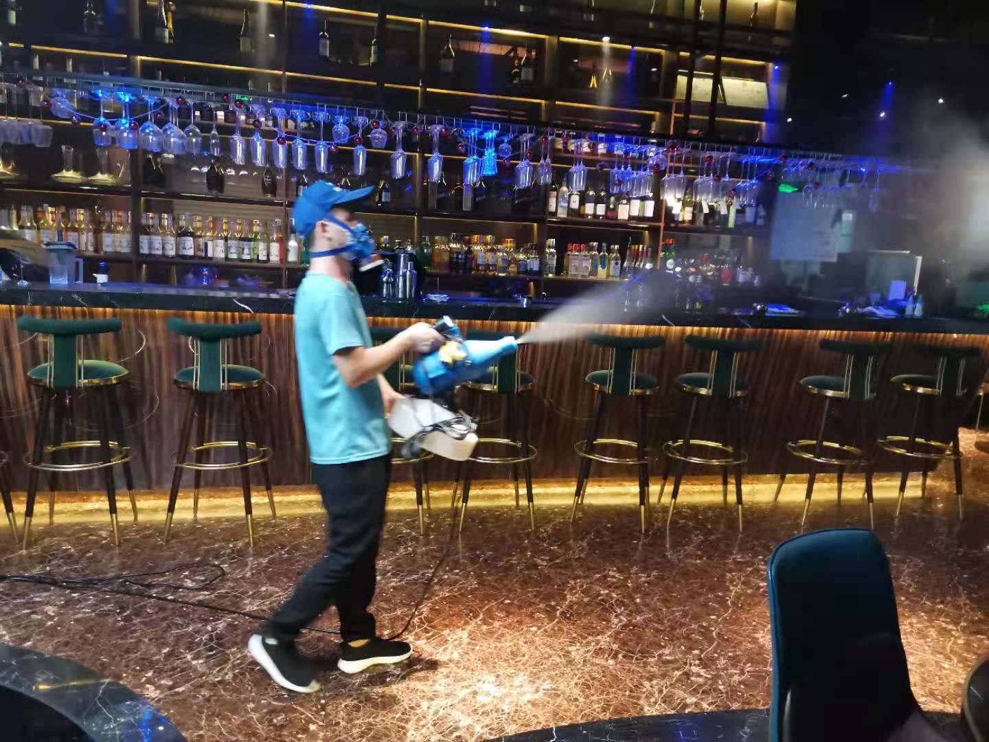 广州杀虫公司：食堂如何灭蟑螂？